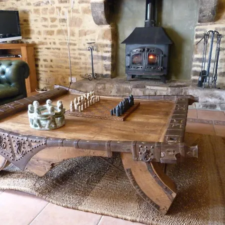 Luxury Rural Retreat Ideal For Families With A Jacuzzi Hot Tub