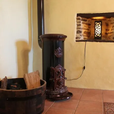 Luxury Rural Retreat Ideal For Families With A Jacuzzi Hot Tub