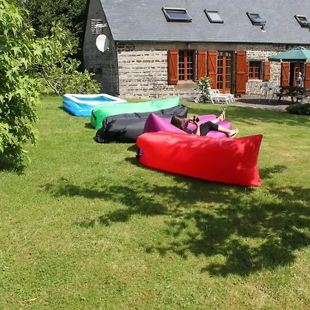 بيت للعطل Luxury Rural Retreat Ideal For Families With A Jacuzzi Hot Tub Yvrandes