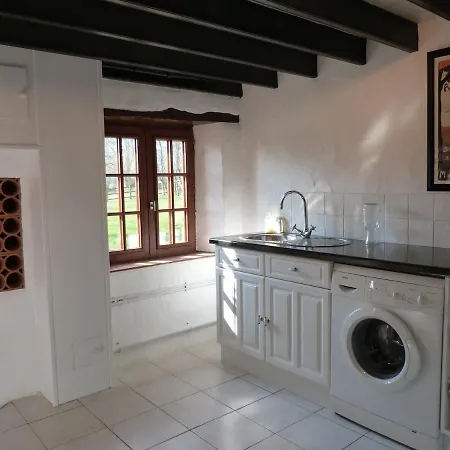 Luxury Rural Retreat Ideal For Families With A Jacuzzi Hot Tub بيت للعطل Yvrandes