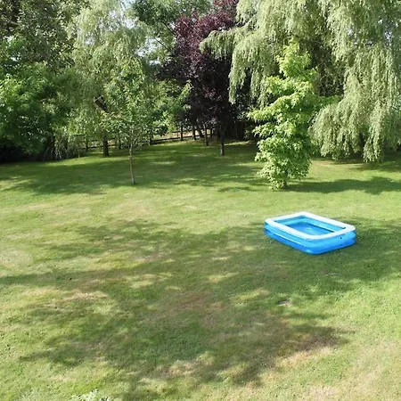 Luxury Rural Retreat Ideal For Families With A Jacuzzi Hot Tub