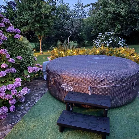 Ferienhaus Luxury Rural Retreat Ideal For Families With A Jacuzzi Hot Tub