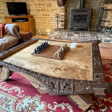 Luxury Rural Retreat Ideal For Families With A Jacuzzi Hot Tub *