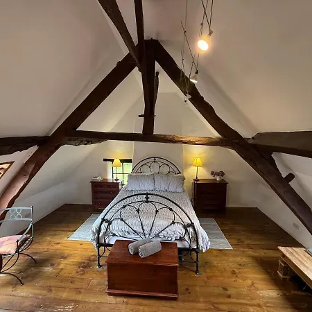 Luxury Rural Retreat Ideal For Families With A Jacuzzi Hot Tub Yvrandes