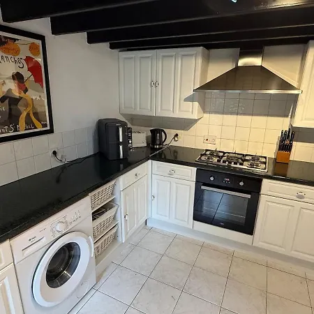 Luxury Rural Retreat Ideal For Families With A Jacuzzi Hot Tub Ferienhaus