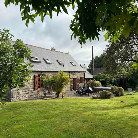 Luxury Rural Retreat Ideal For Families With A Jacuzzi Hot Tub Ferienhaus Yvrandes