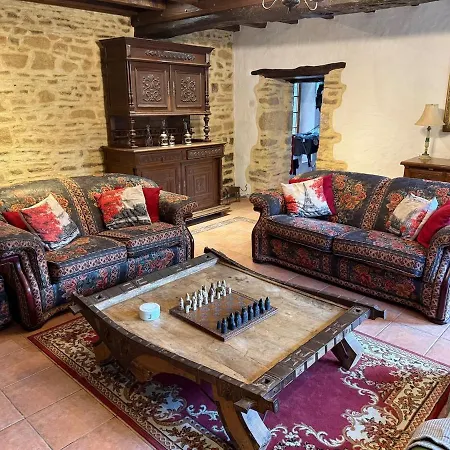 Luxury Rural Retreat Ideal For Families With A Jacuzzi Hot Tub *