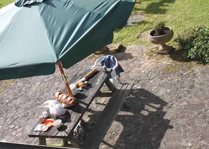 Luxury Rural Retreat Ideal For Families With A Jacuzzi Hot Tub Yvrandes