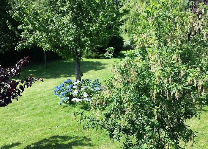 Luxury Rural Retreat Ideal For Families With A Jacuzzi Hot Tub Yvrandes