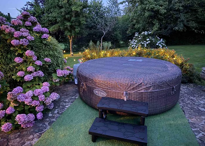 Дом отдыха Luxury Rural Retreat Ideal For Families With A Jacuzzi Hot Tub