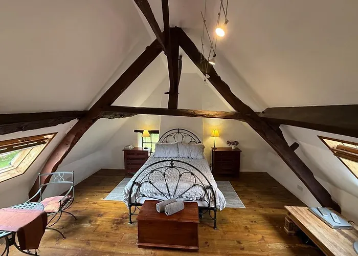 Luxury Rural Retreat Ideal For Families With A Jacuzzi Hot Tub Yvrandes