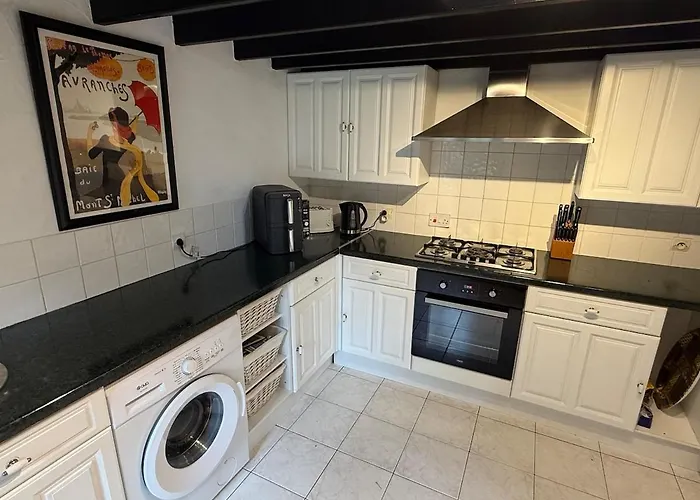 Luxury Rural Retreat Ideal For Families With A Jacuzzi Hot Tub Дом отдыха