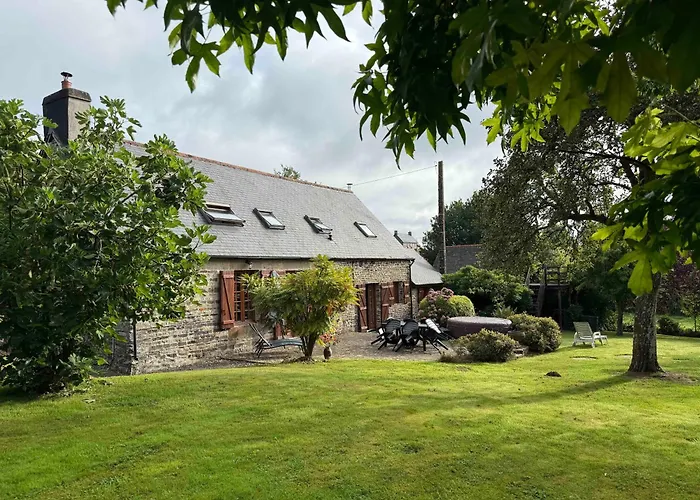 Luxury Rural Retreat Ideal For Families With A Jacuzzi Hot Tub Дом отдыха Yvrandes