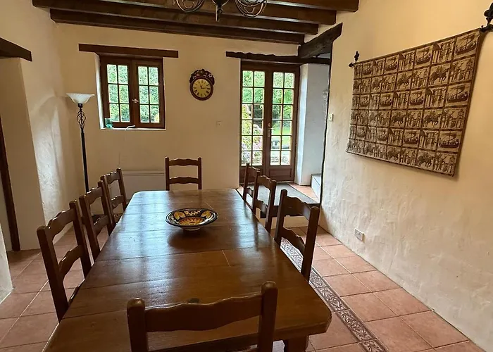 Luxury Rural Retreat Ideal For Families With A Jacuzzi Hot Tub